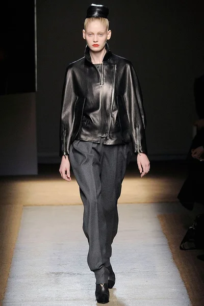 Look 3